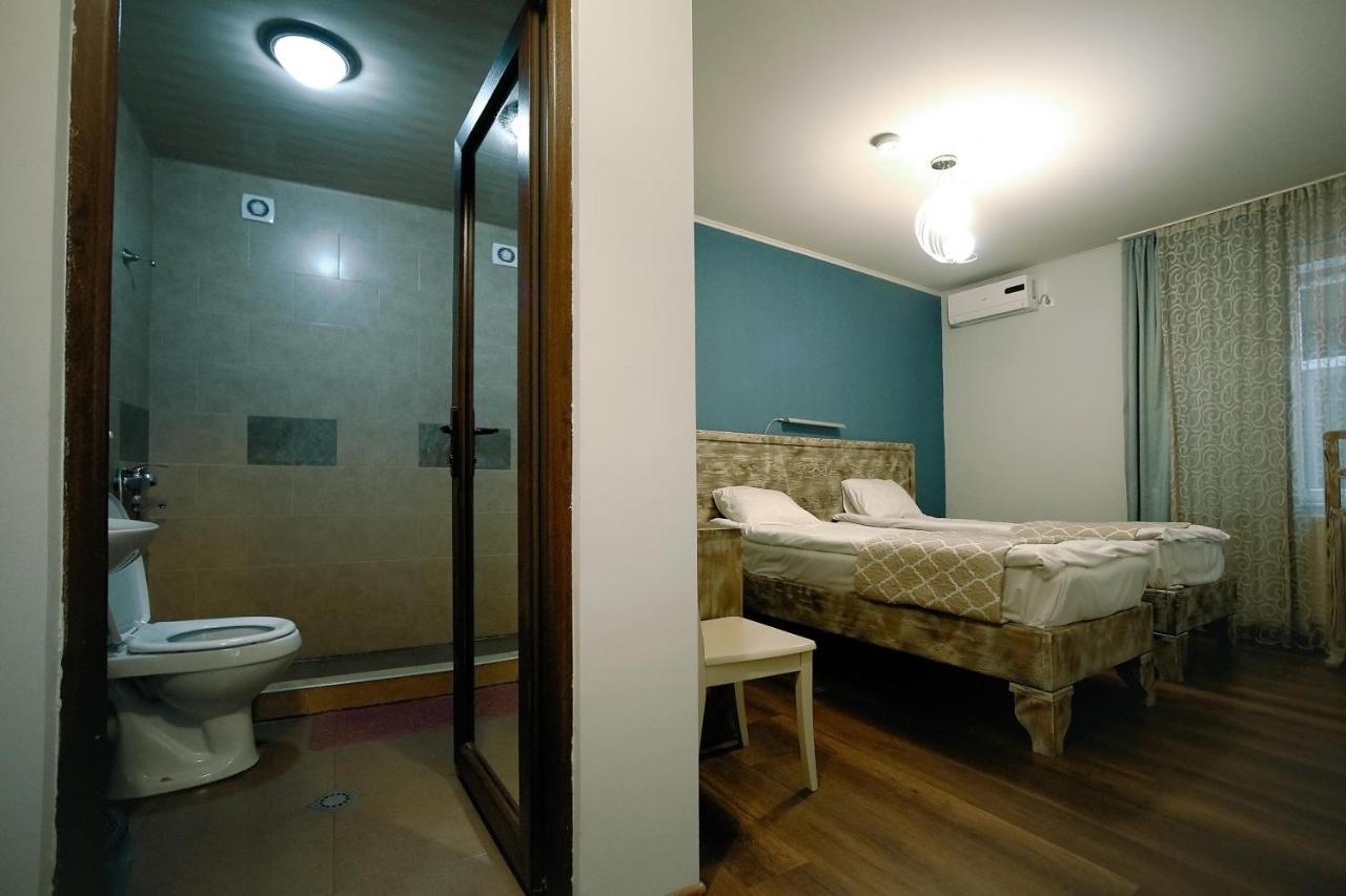 Hotel Kutaisi Globus Esterno foto