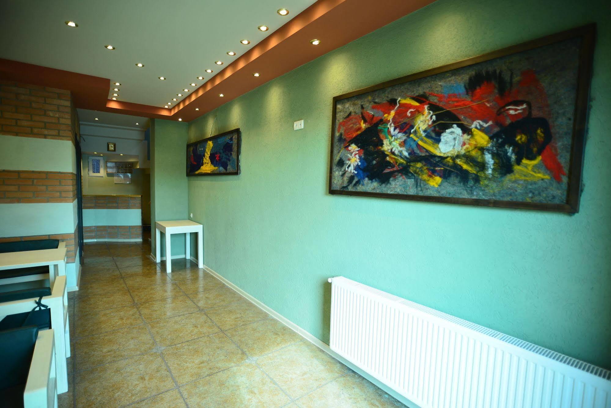 Hotel Kutaisi Globus Esterno foto