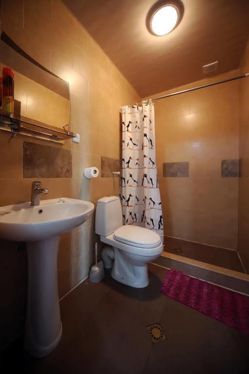 Hotel Kutaisi Globus Esterno foto