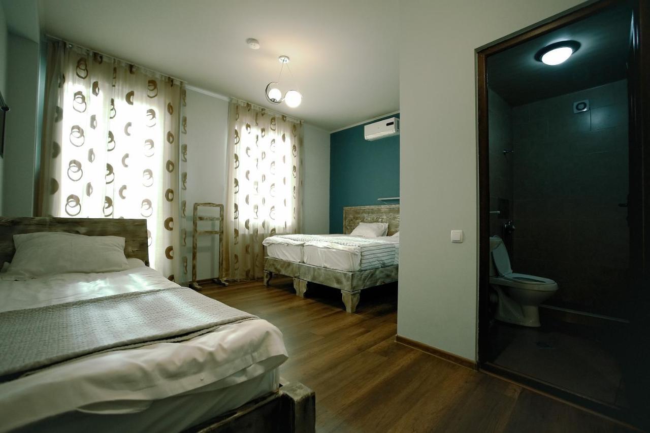 Hotel Kutaisi Globus Esterno foto