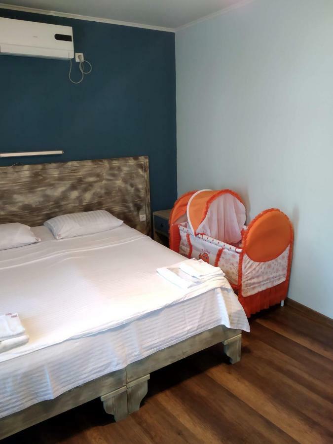 Hotel Kutaisi Globus Esterno foto